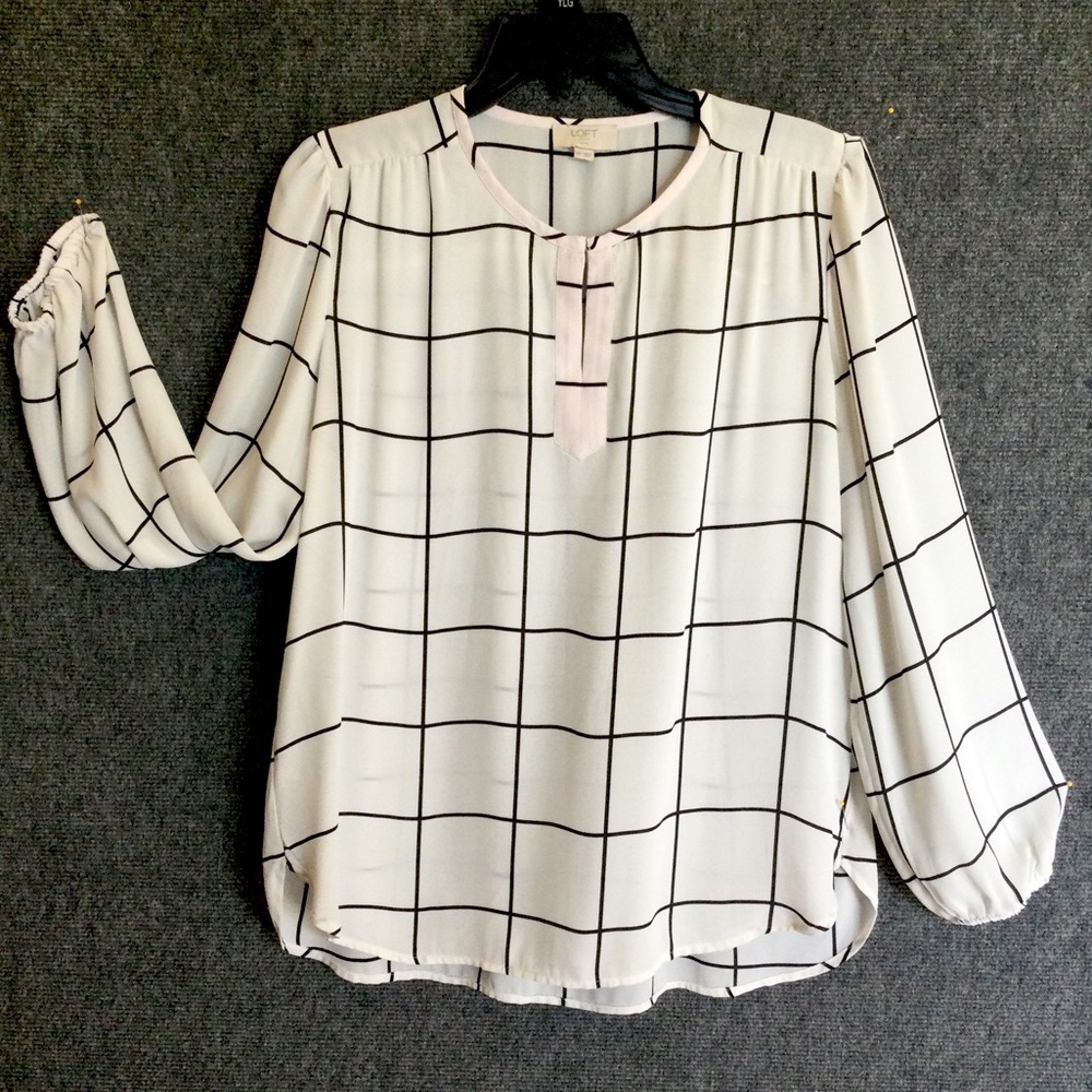 ANN TAYLOR LOFT creme BLOUSE. Pullover long sleeve, with soft, full comfort.